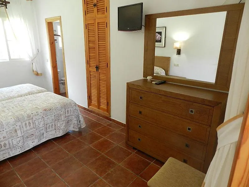 Hostal Las Acacias Los Canos De Meca Gæstehus